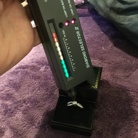 Designer Vintage 10K White Gold Natural Diamond Ring- - Picture 11 of 16